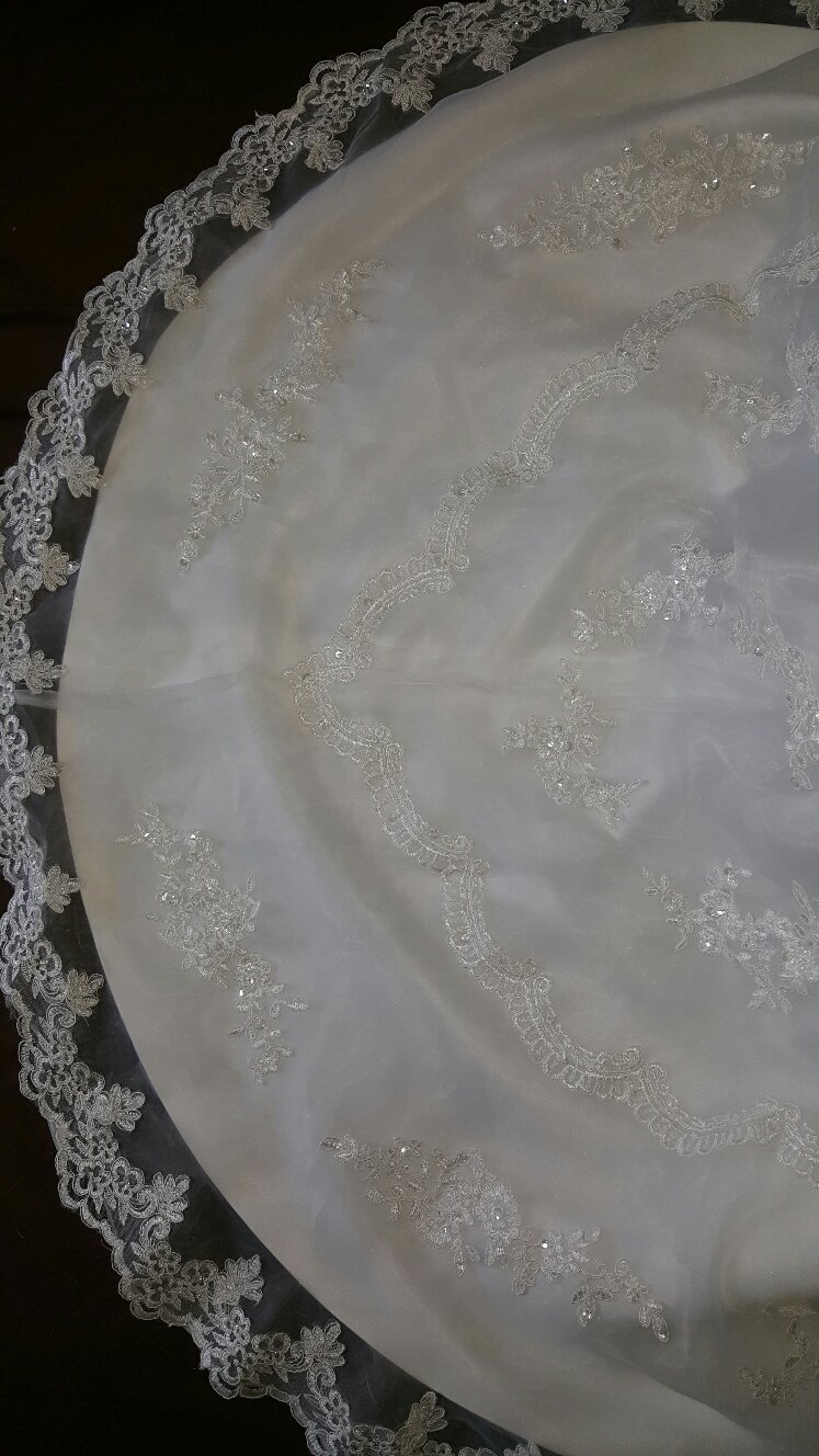 scalloped lace train